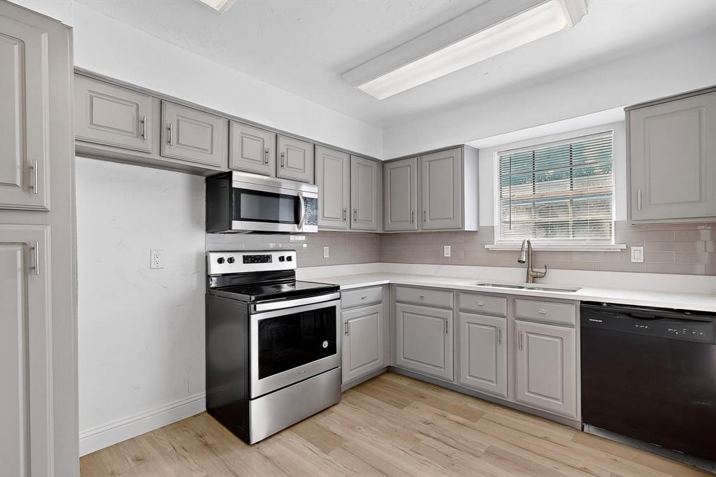 5300 Keller Springs Road, Unit 2062 Dallas, TX 75248 - Photo 9 of 27 a kitchen with sink a microwave and cabinets