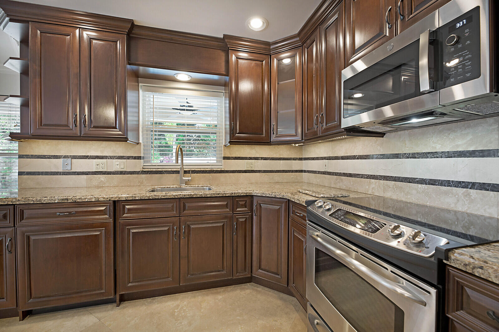 9485 Baritone Court Boca Raton, FL 33496 - Photo 14 of 47 Kitchen
