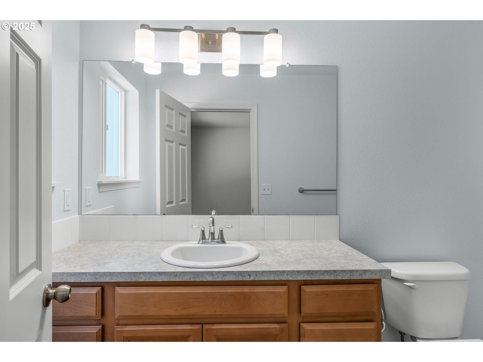 11421 Burlwood Road La Pine, OR 97739 - Photo 13 of 31 a bathroom with a sink toilet and mirror
