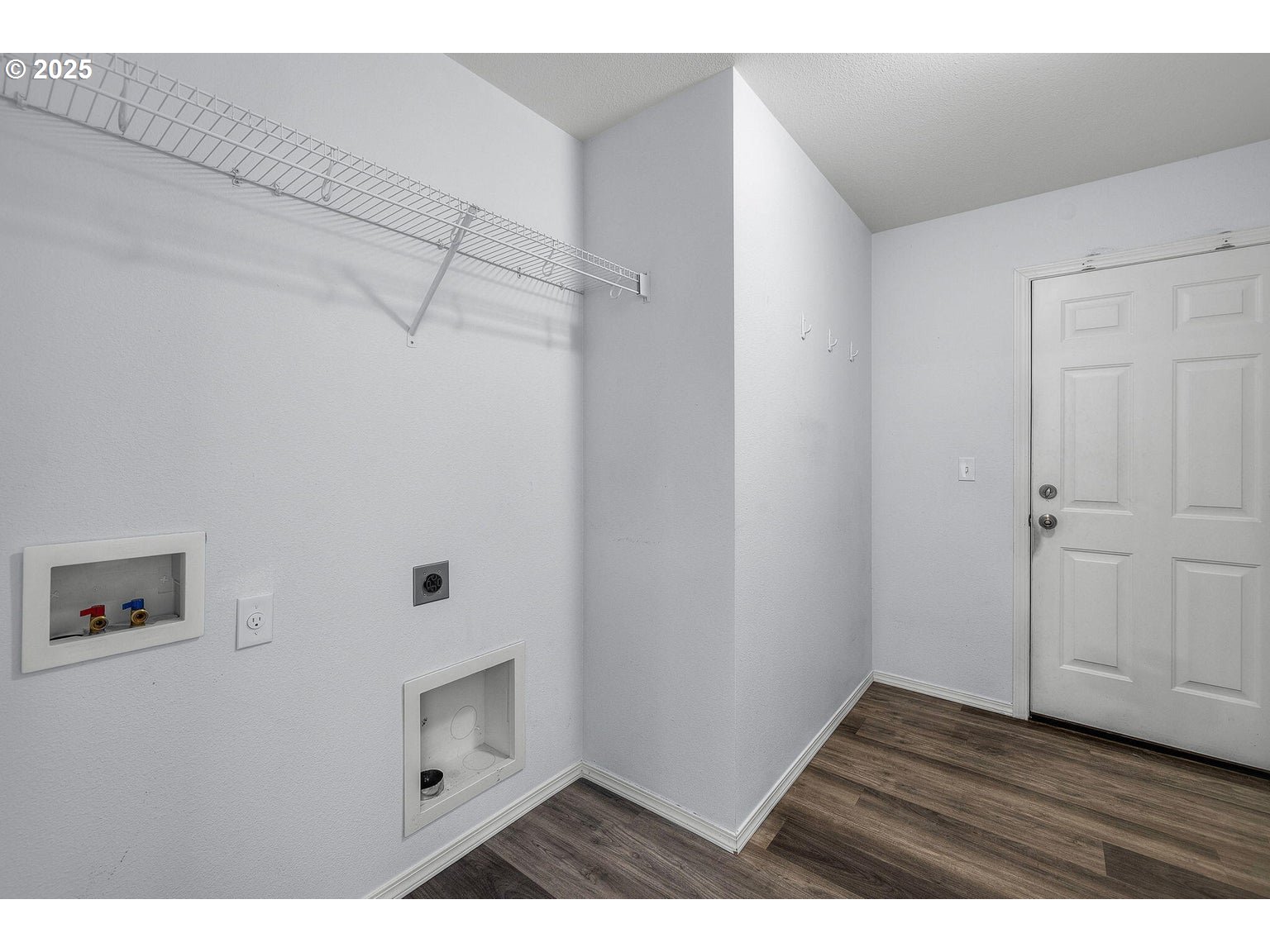 11421 Burlwood Road La Pine, OR 97739 - Photo 20 of 31 a view of an empty room