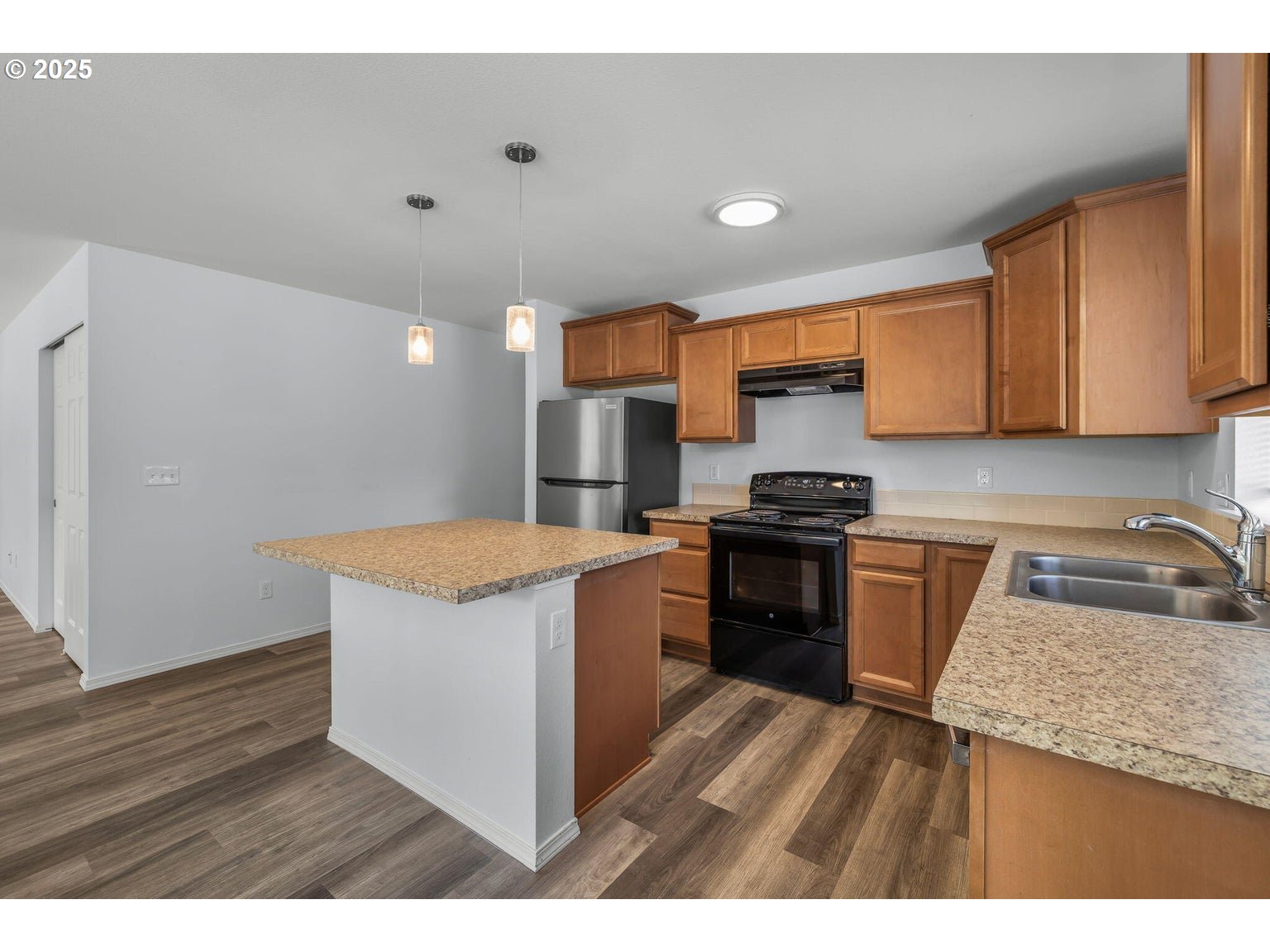 11421 Burlwood Road La Pine, OR 97739 - Photo 6 of 31 a kitchen with granite countertop a stove and a sink
