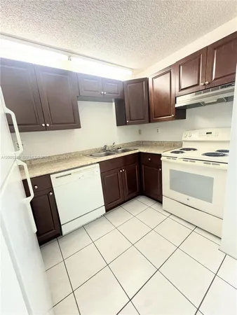$1,700 | 11352 Royal Palm Boulevard, Unit 11352, Coral Springs, FL 33065