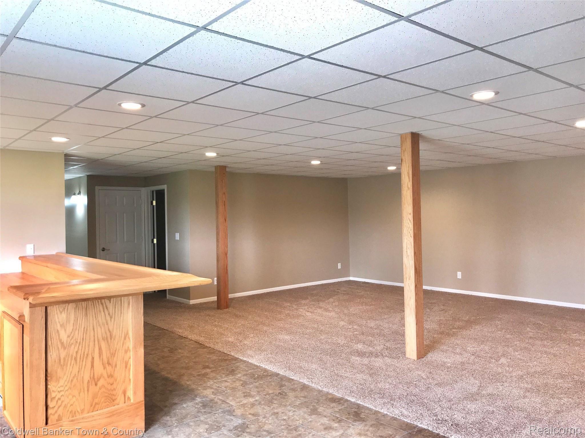 5911 Pingree Road Howell, MI 48843 - Photo 10 of 18 Family room