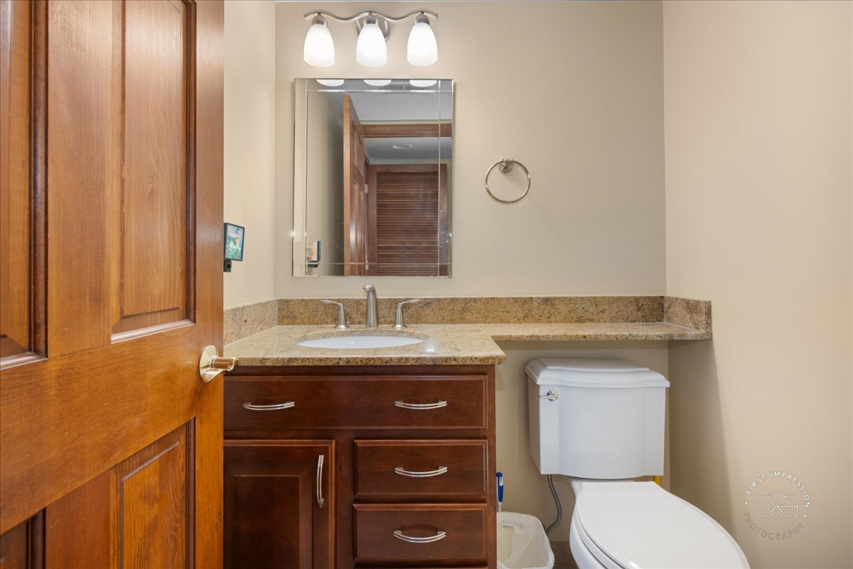 375 Hunter Drive Carol Stream, IL 60188 - Photo 13 of 20 a bathroom with a granite countertop toilet sink and mirror