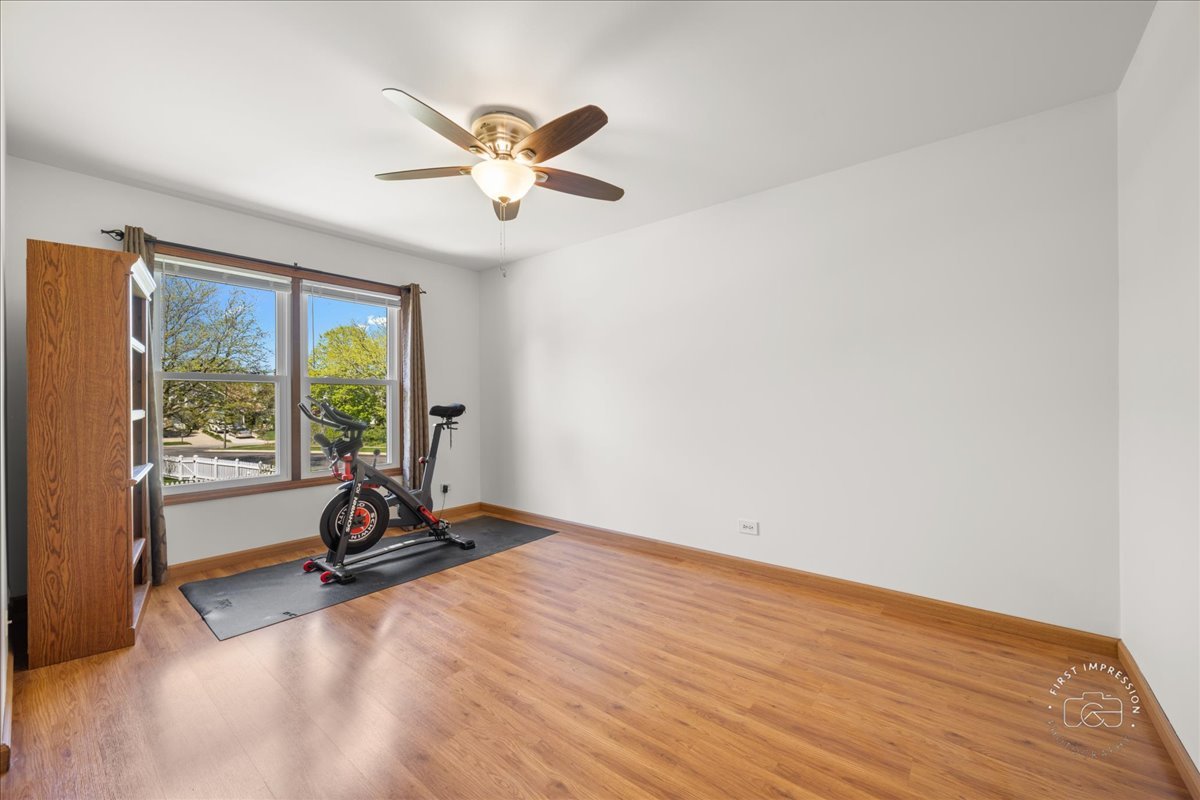 375 Hunter Drive Carol Stream, IL 60188 - Photo 16 of 20 a view of a room with a large window