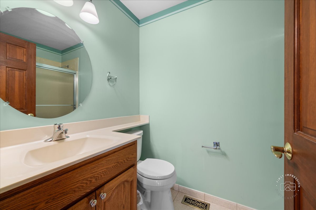 375 Hunter Drive Carol Stream, IL 60188 - Photo 19 of 20 a bathroom with a sink mirror vanity and toilet