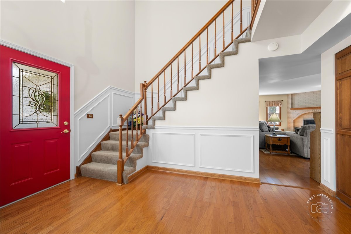 375 Hunter Drive Carol Stream, IL 60188 - Photo 4 of 20 a view of entryway and hall with wooden floor
