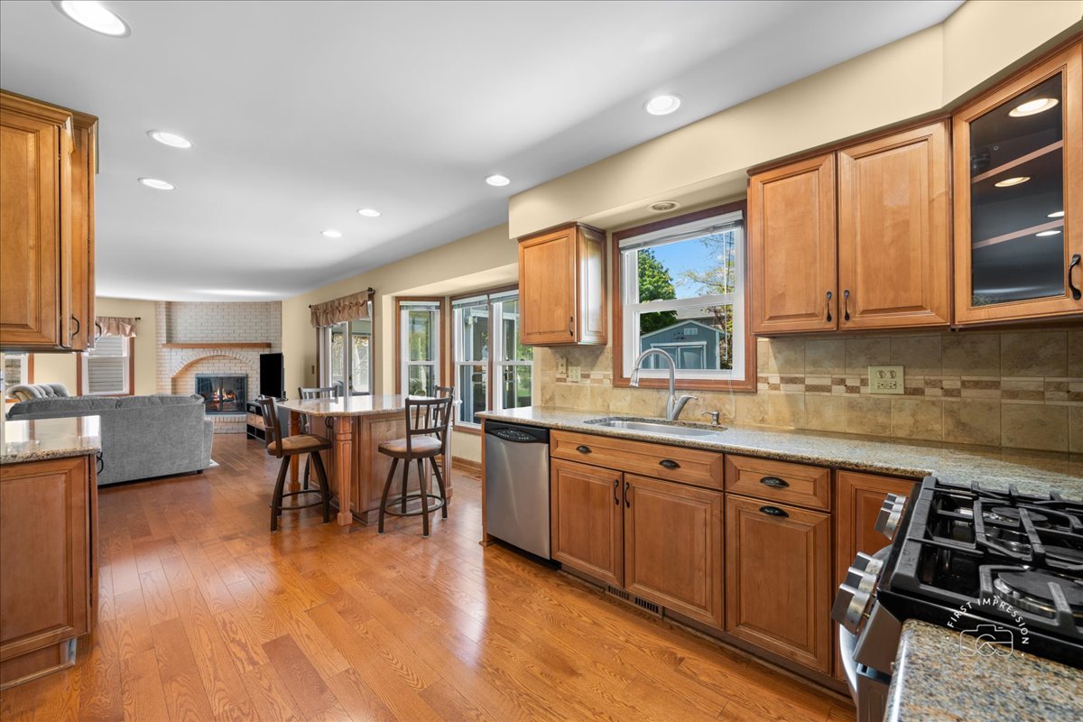 375 Hunter Drive Carol Stream, IL 60188 - Photo 7 of 20 a large kitchen with stainless steel appliances granite countertop a stove and a sink