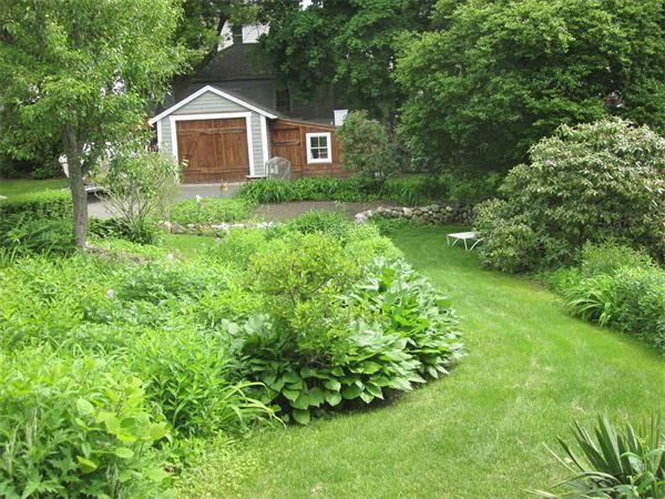 19 Putnam Road Ipswich, MA 01938 - Photo 8 of 13 a front view of a house with a yard