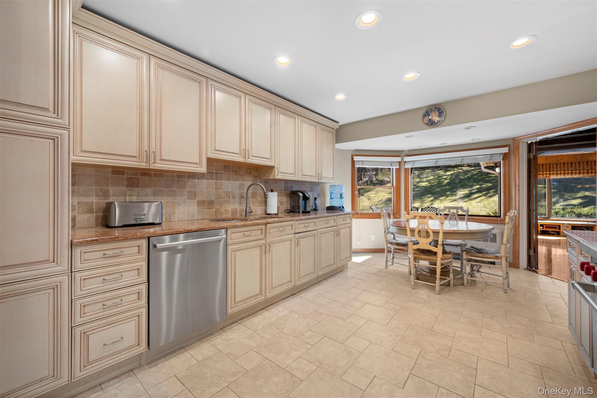 22 Ravine Road Great Neck, NY 11023 - Photo 11 of 30