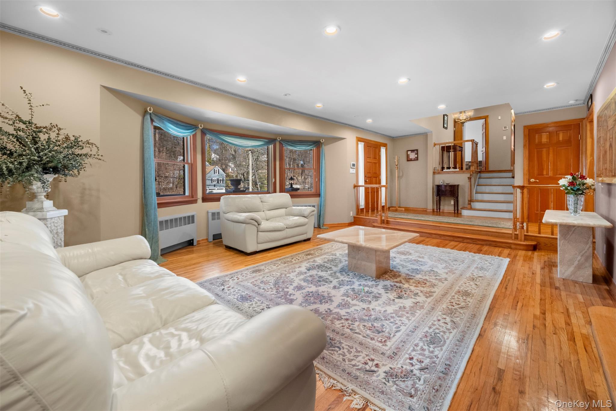 22 Ravine Road Great Neck, NY 11023 - Photo 3 of 30