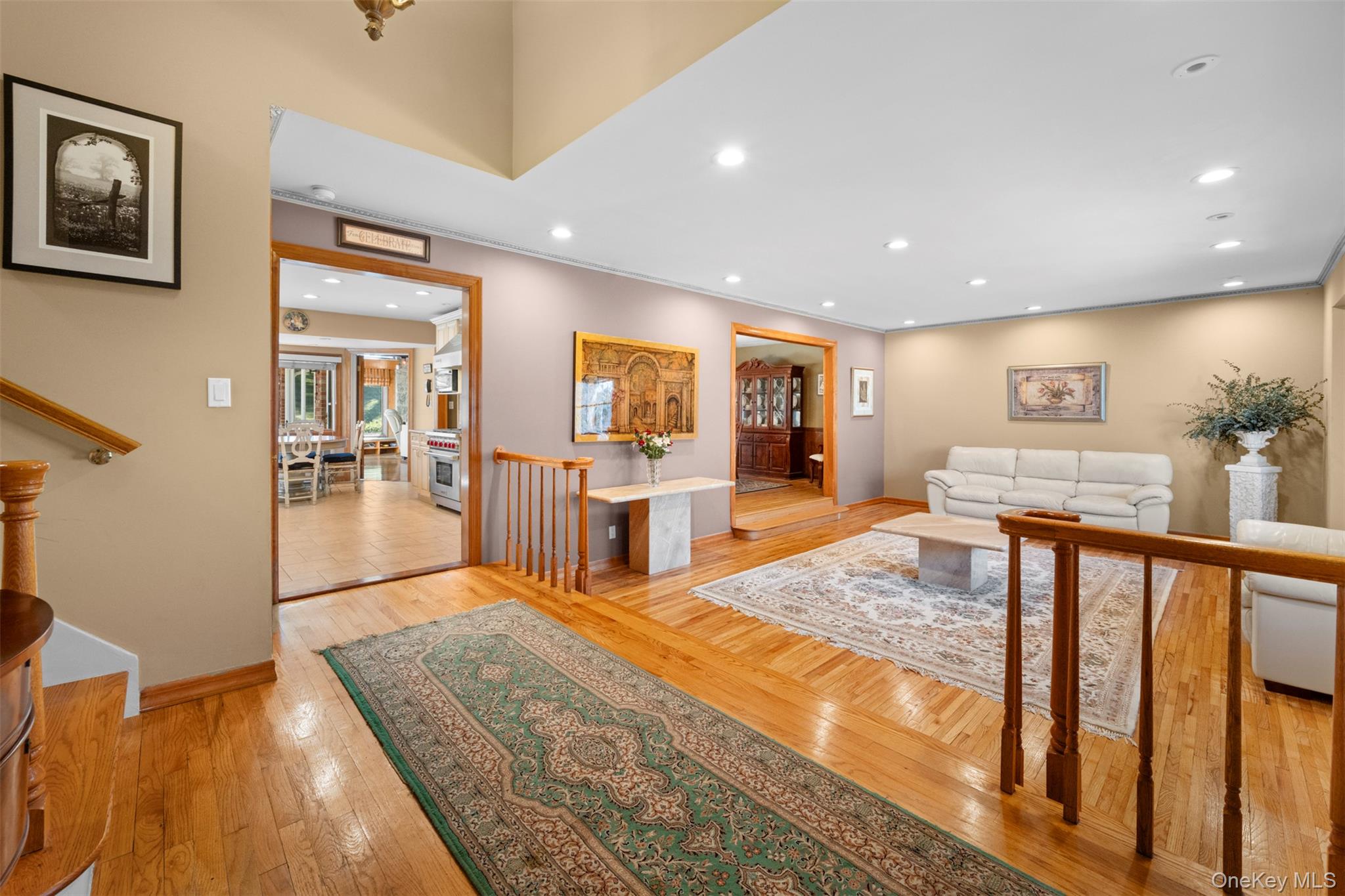 22 Ravine Road Great Neck, NY 11023 - Photo 4 of 30