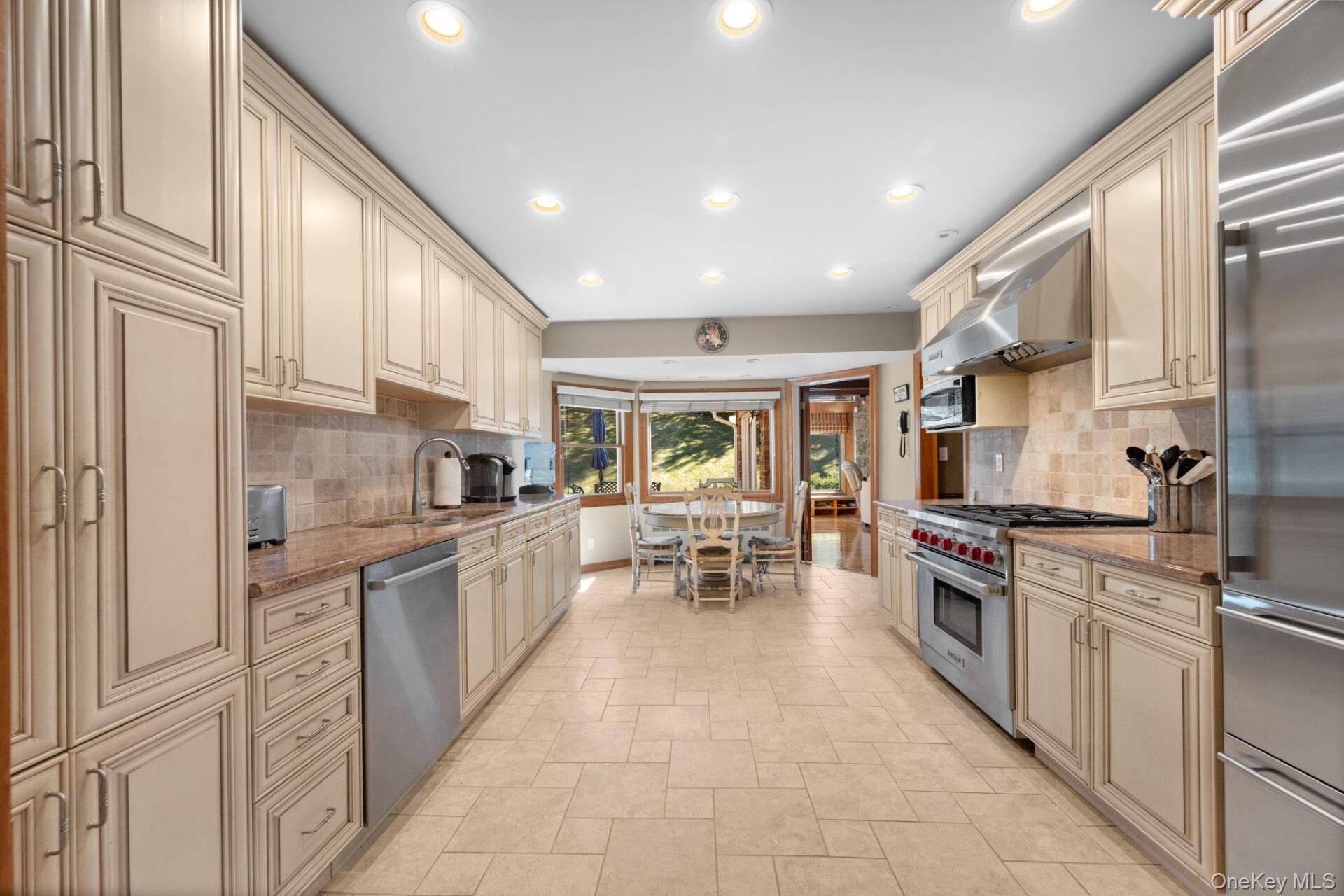 22 Ravine Road Great Neck, NY 11023 - Photo 9 of 30