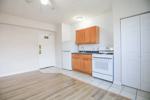 $1,000 | 1624 West Morse Avenue, Unit 403, Chicago, IL 60626