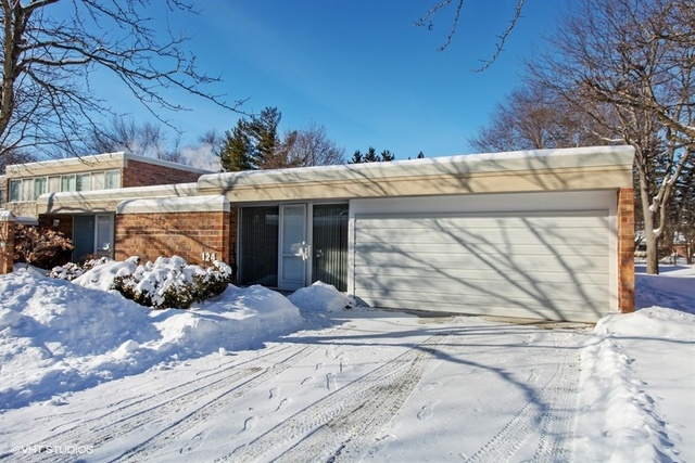 124 Avon Road Northbrook, IL 60062 - Photo 1 of 24