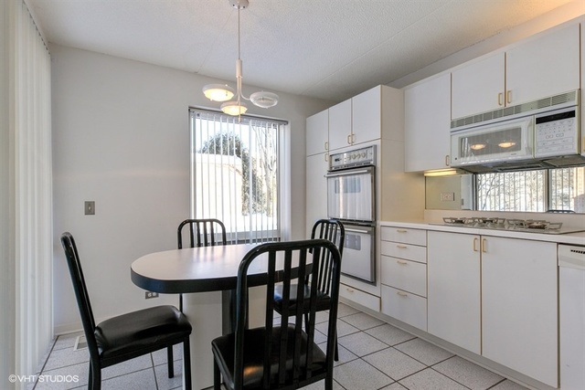124 Avon Road Northbrook, IL 60062 - Photo 7 of 24