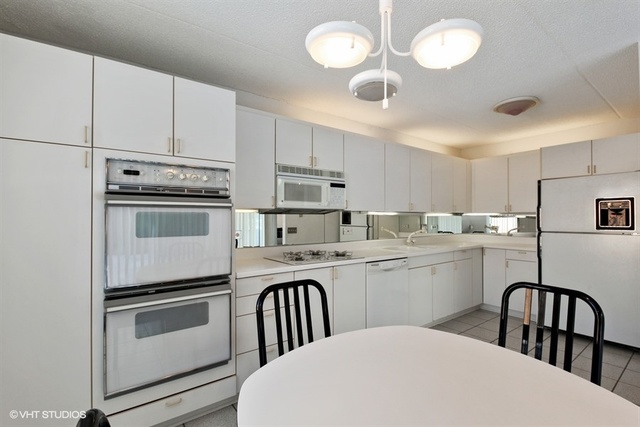 124 Avon Road Northbrook, IL 60062 - Photo 8 of 24