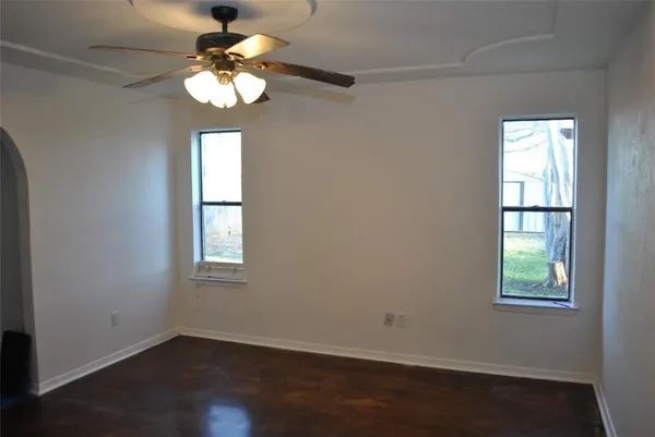 $1,925 | 720 Ash Street, Burleson, TX 76028