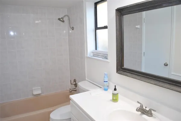 $1,925 | 720 Ash Street, Burleson, TX 76028