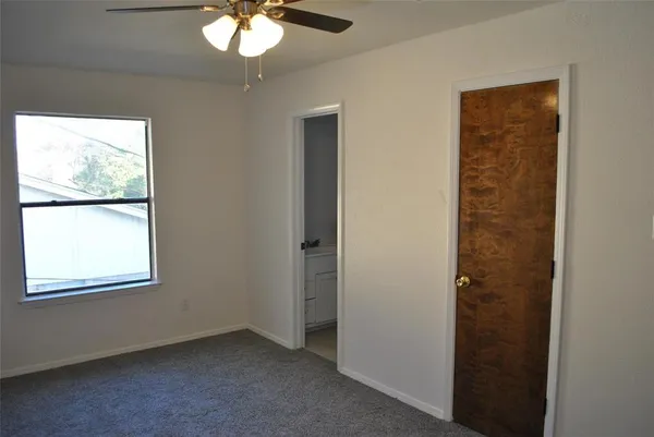 $1,925 | 720 Ash Street, Burleson, TX 76028