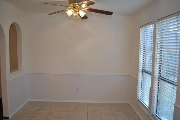 $1,925 | 720 Ash Street, Burleson, TX 76028