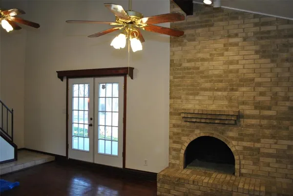 $1,925 | 720 Ash Street, Burleson, TX 76028