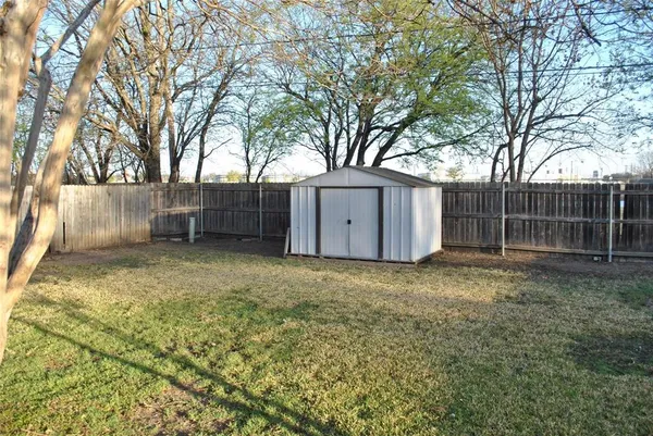 $1,925 | 720 Ash Street, Burleson, TX 76028