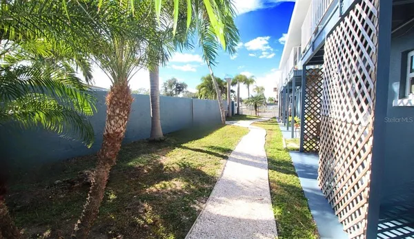 $1,500 | 3001 Bee Ridge Road, Unit 201, Sarasota, FL 34239