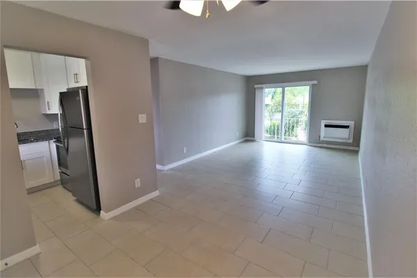 $1,500 | 3001 Bee Ridge Road, Unit 201, Sarasota, FL 34239