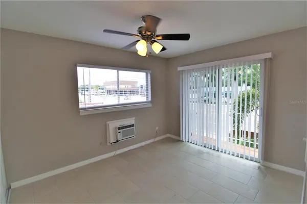 $1,500 | 3001 Bee Ridge Road, Unit 201, Sarasota, FL 34239