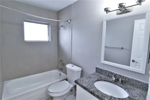 $1,500 | 3001 Bee Ridge Road, Unit 201, Sarasota, FL 34239