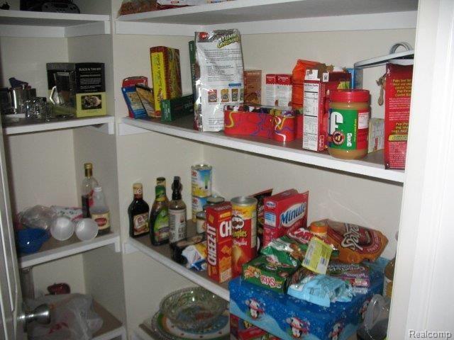 65 Ridge Field Court Oxford, MI 48371 - Photo 11 of 24 Pantry.JPG