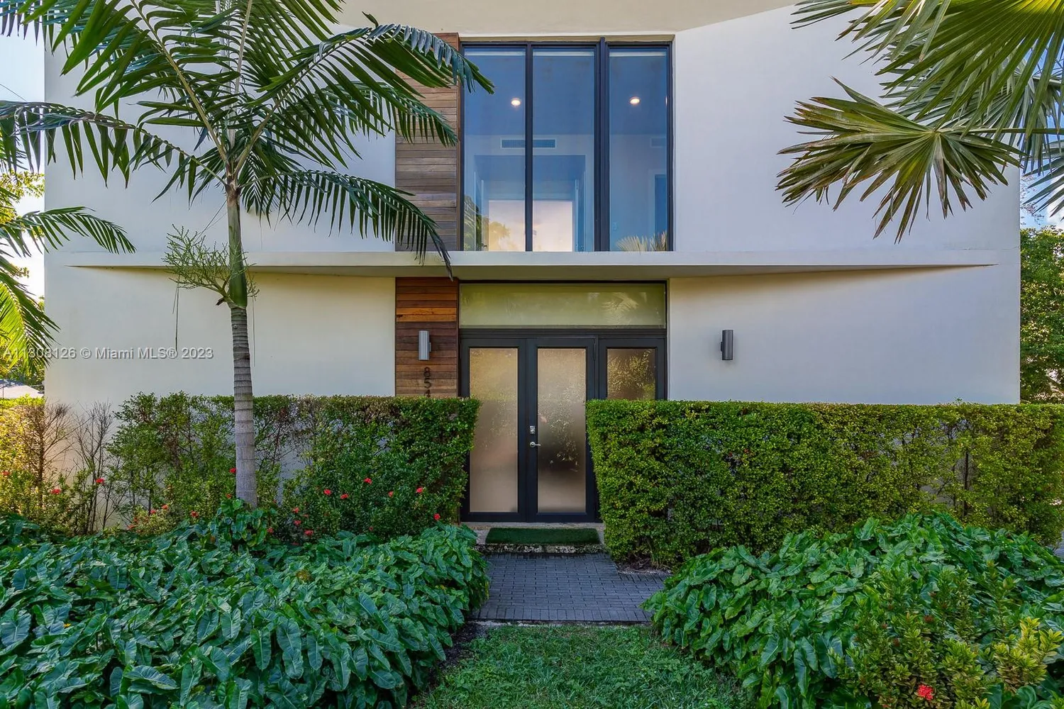 8540 Arboretum Lane modern home in Miami, FL