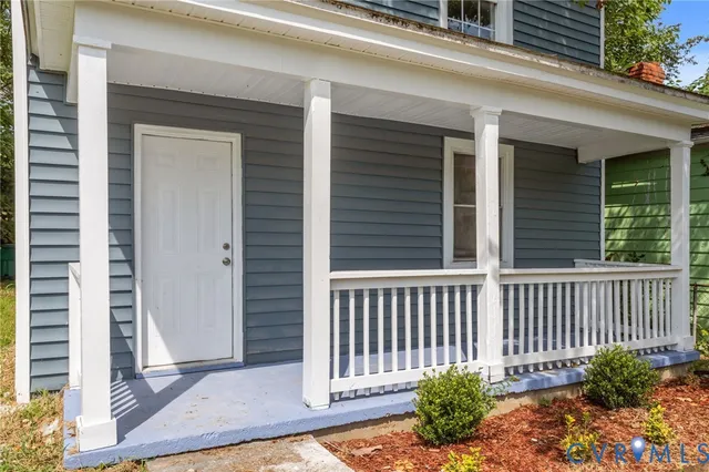 a view of a house with a small yard