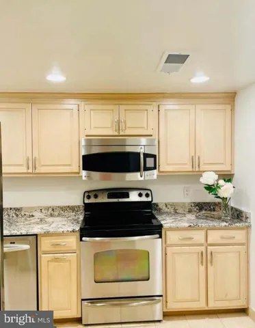 $325,000 | 4601 North Park Avenue, Unit 1509J, Chevy Chase, MD 20815