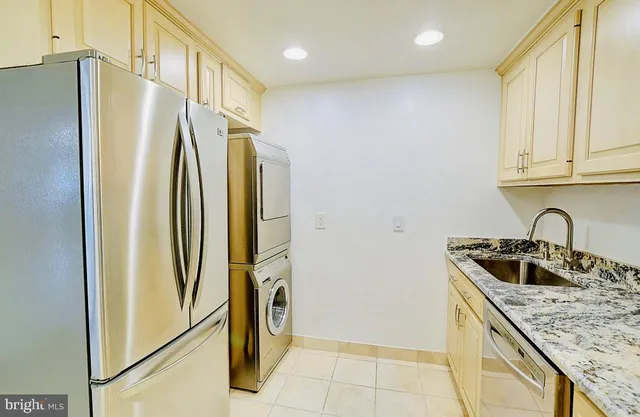 $325,000 | 4601 North Park Avenue, Unit 1509J, Chevy Chase, MD 20815