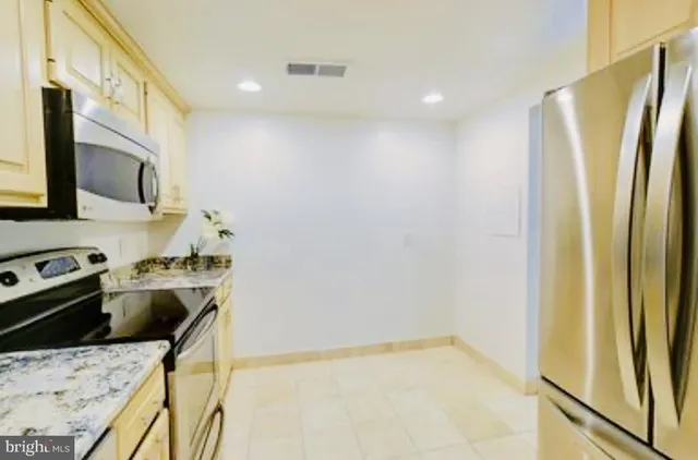 $325,000 | 4601 North Park Avenue, Unit 1509J, Chevy Chase, MD 20815