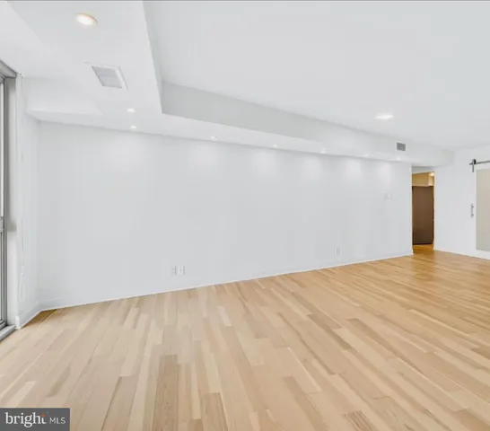 $325,000 | 4601 North Park Avenue, Unit 1509J, Chevy Chase, MD 20815