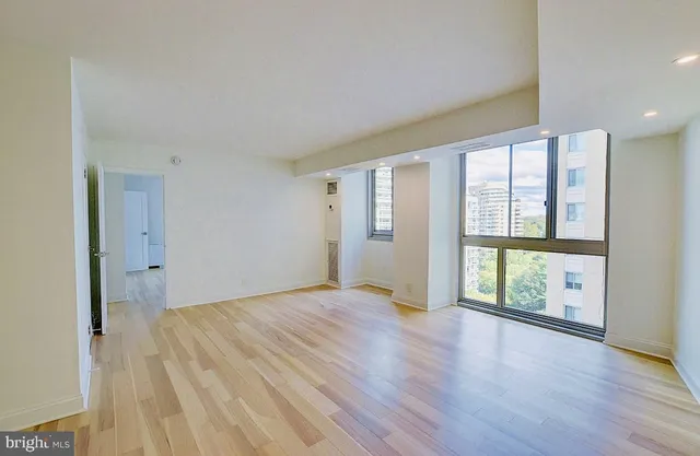 $325,000 | 4601 North Park Avenue, Unit 1509J, Chevy Chase, MD 20815