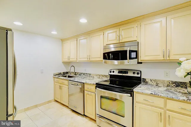 $325,000 | 4601 North Park Avenue, Unit 1509J, Chevy Chase, MD 20815