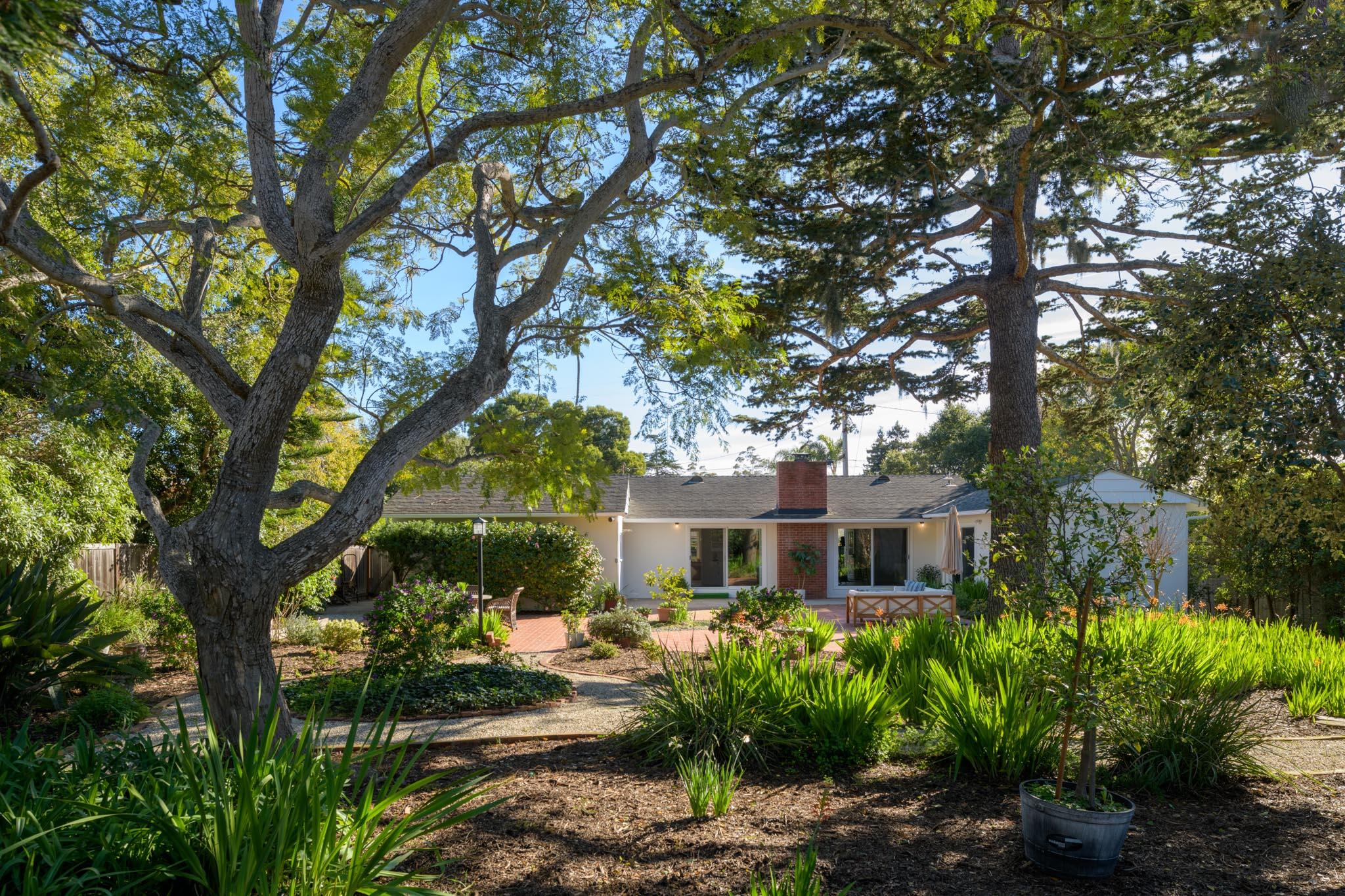 1180 Mesa Road Montecito, CA 93108 - Photo 17 of 25 Yard Space