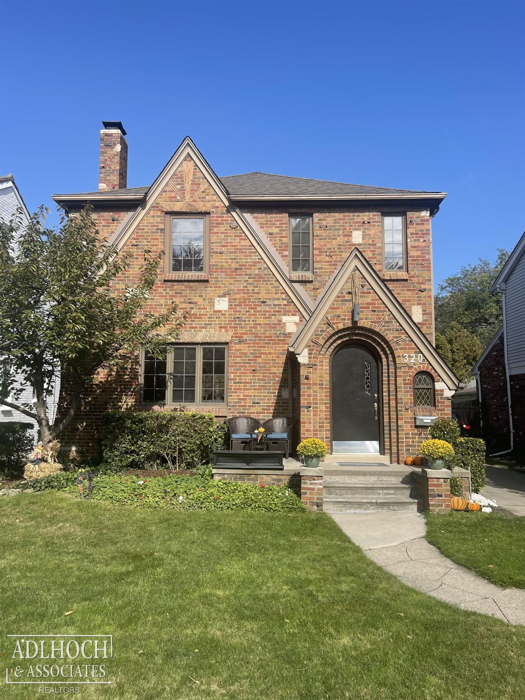 320 Moran Road Grosse Pointe Farms, MI 48236 - Photo 1 of 20