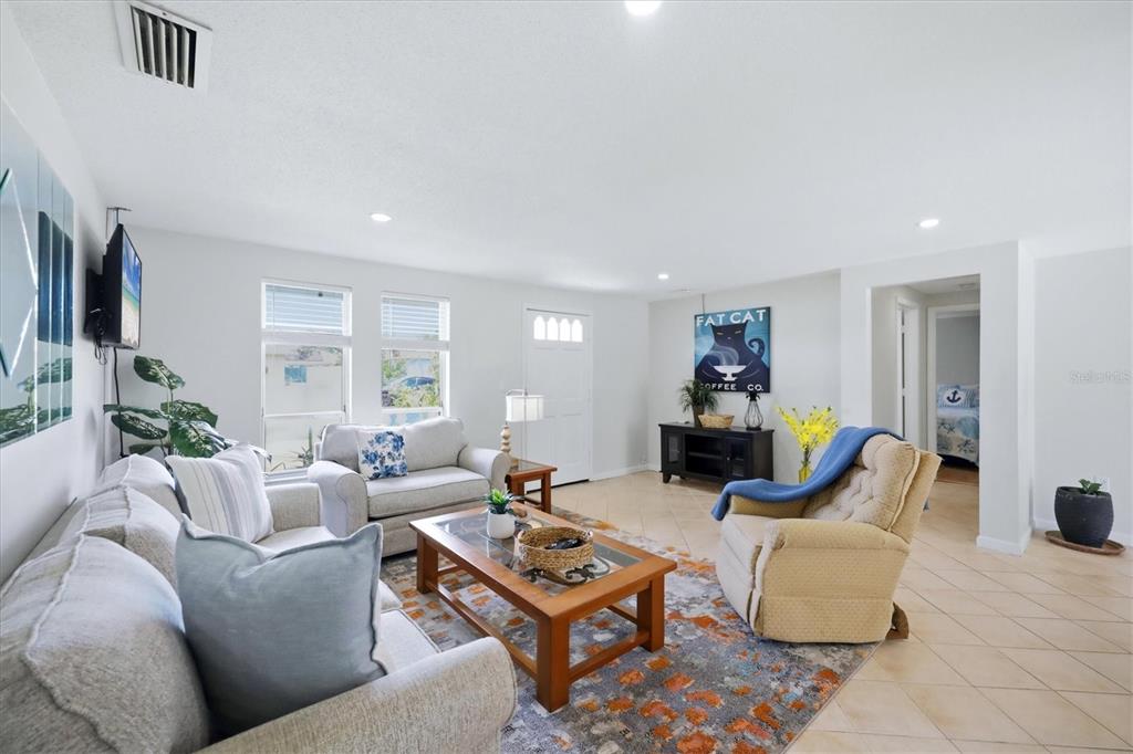5847 Regent Road Venice, FL 34293 - Photo 5 of 54 Gallery Image 5