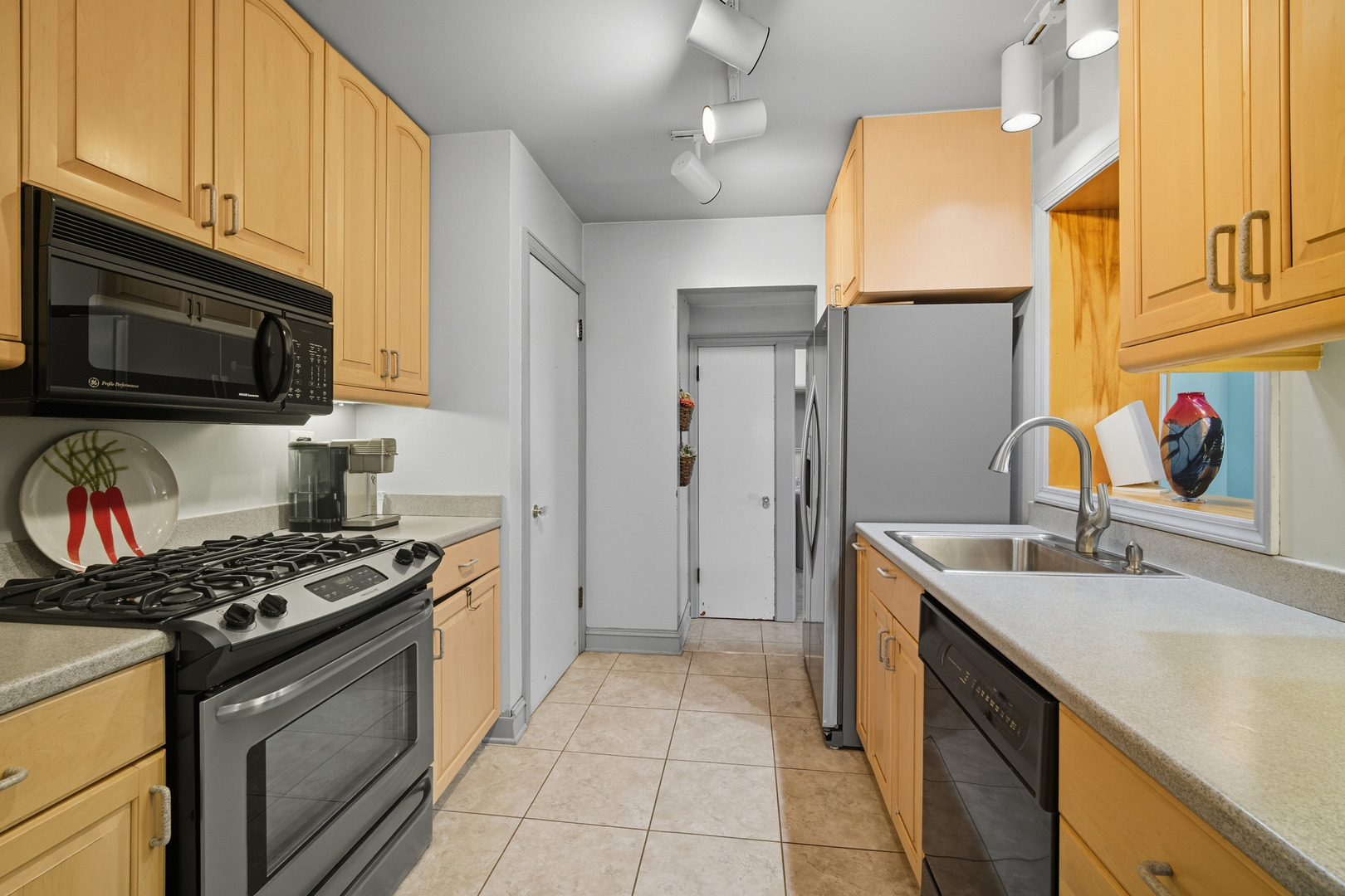 1015 Arthur Street Park Ridge, IL 60068 - Photo 9 of 28 Gallery Image 9