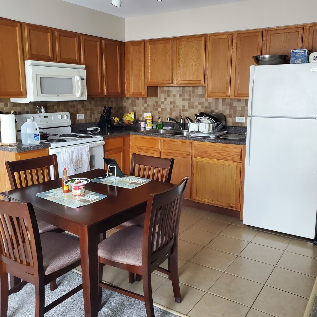 3423 Ridgeland Avenue, Unit 102 Berwyn, IL 60402 - Photo 3 of 11