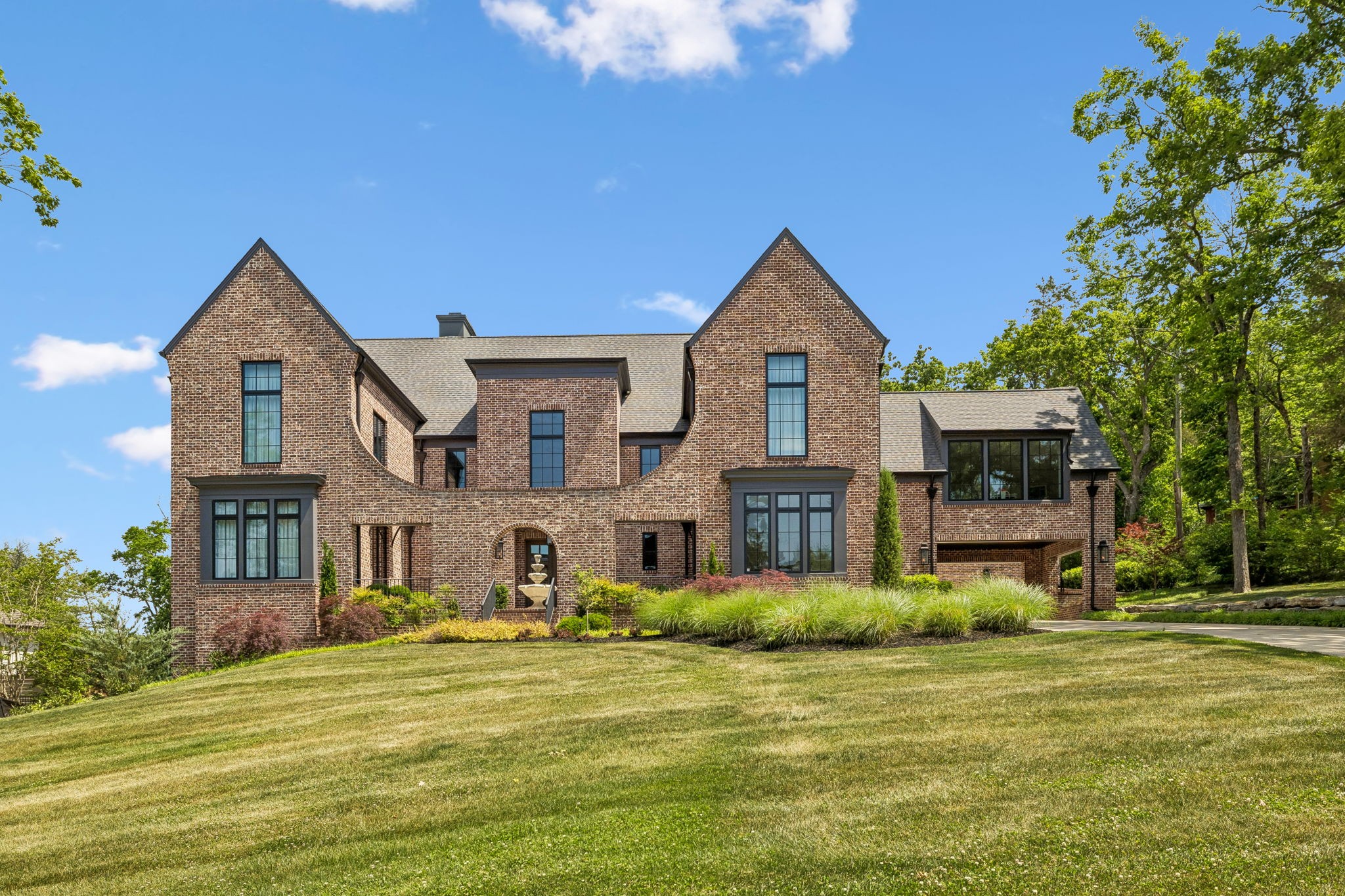 4520 Shys Hill Road Nashville, TN 37215 - Photo 5 of 91