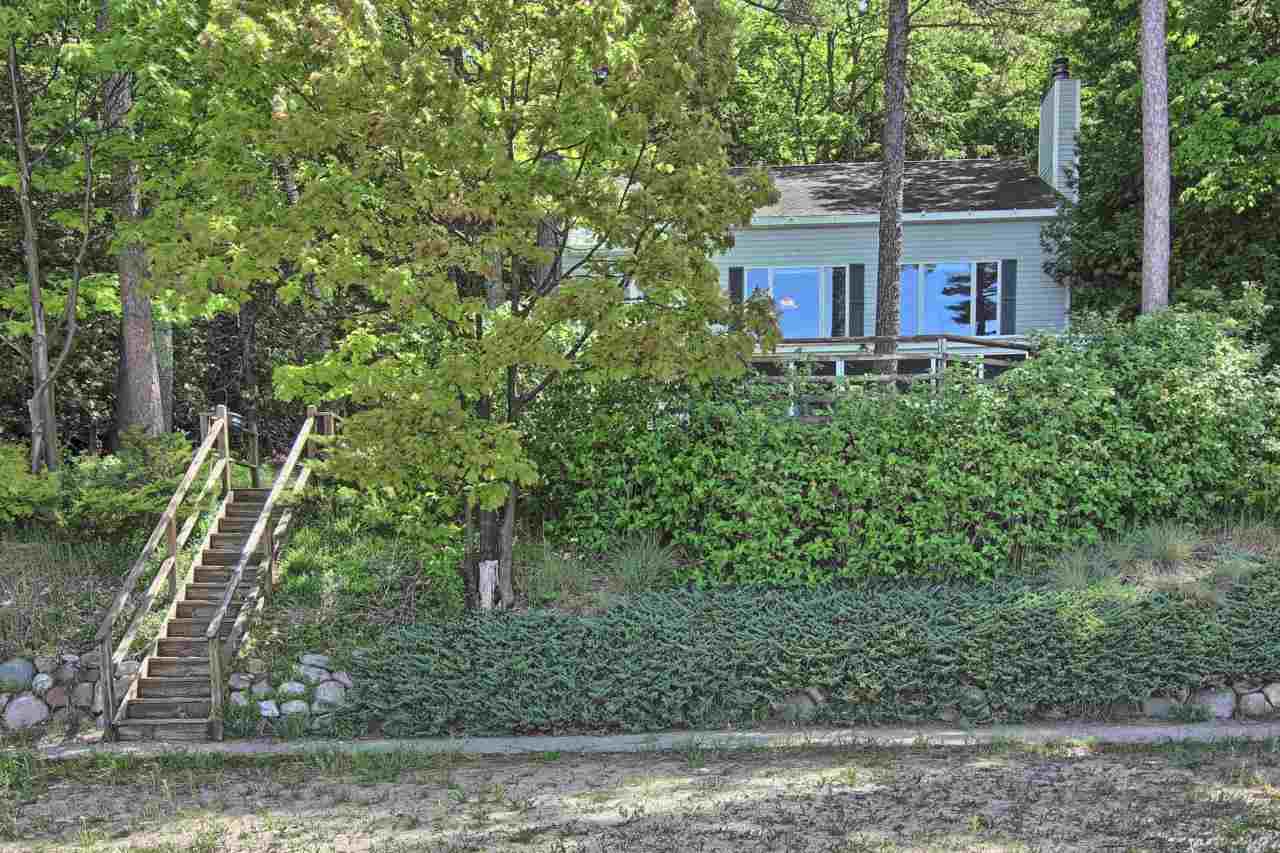 4076 Omena Point Road Omena, MI 49674 - Photo 7 of 37 1819822-6.JPG