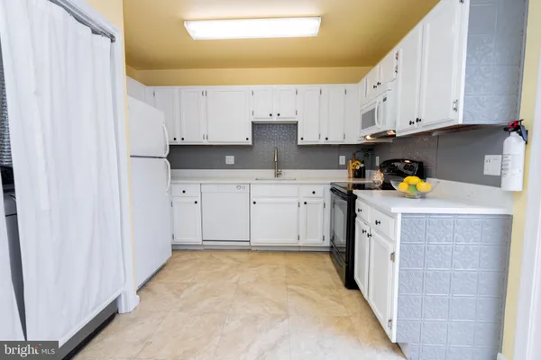 $375,000 | 5919 1st Landing Way, Unit 183, Burke, VA 22015