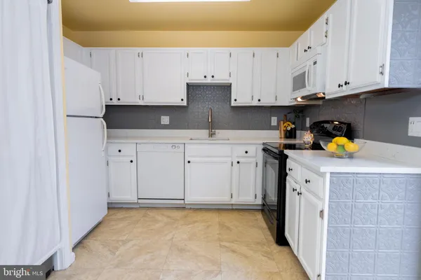$375,000 | 5919 1st Landing Way, Unit 183, Burke, VA 22015