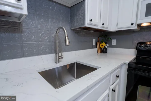 $375,000 | 5919 1st Landing Way, Unit 183, Burke, VA 22015